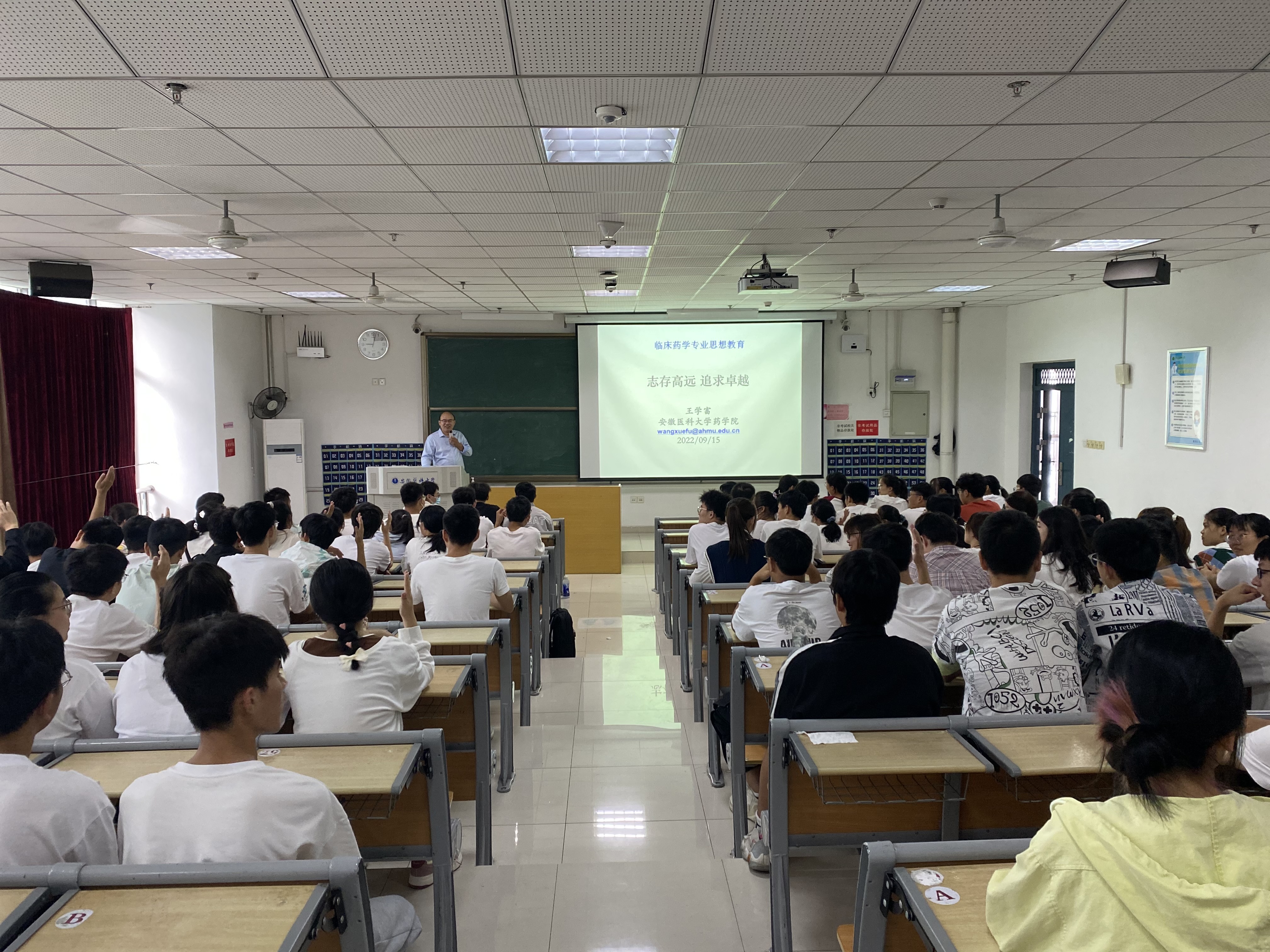 王学富老师.jpg 王学富老师.jpg